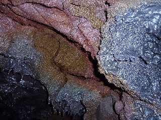 Piton de la Fournaise - Tunnel de lave de la coule 2004