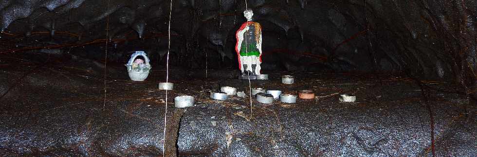 Piton de la Fournaise - Tunnel de lave de la coule 2004