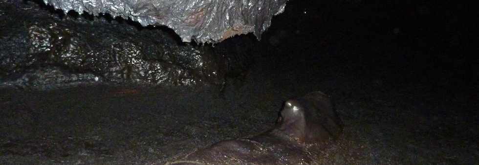 Dans les tunnels de lave de la coulée 2004