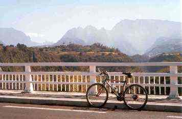 Sur le pont de l'Entre-Deux