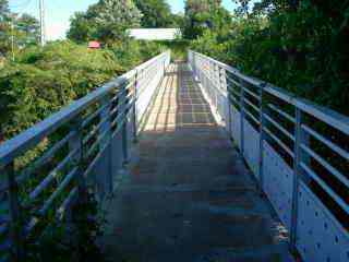 Passerelle- canal sur la ravine des Cabris