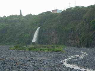 Chute d'eau de la centrale hydrolectrique du Bars de la Plaine