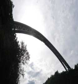 Pont du Bras de la Plaine, vu d'en bas