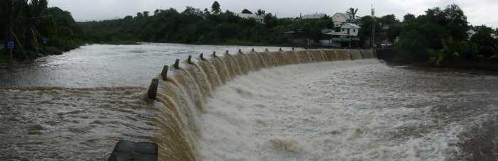 Radier de la rivire d'Abord pendant le cyclone Gamde