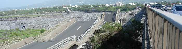 Pont effondr cyclone Gamde