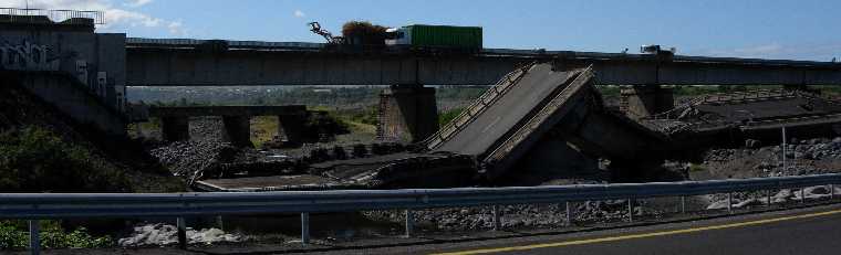 Pont effondr sur la rivire St-Etienne  St-Louis