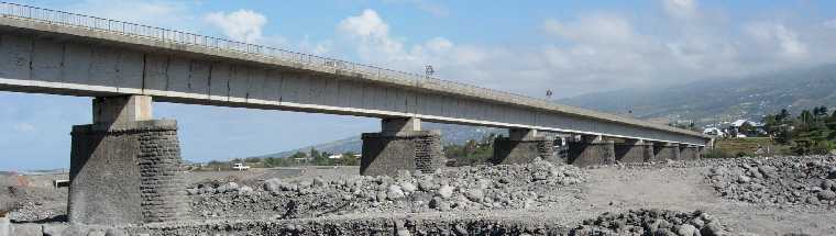 Pont sur la rivire St-Etienne