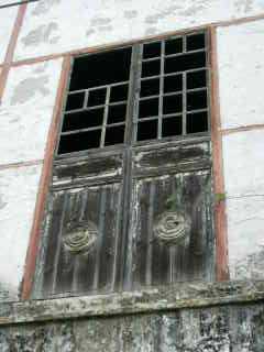 Fenêtre de l'usine de Pierrefonds