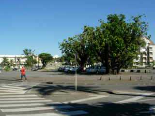 Parking devant le CNR