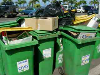 Poubelles sur le boulevard Hubert-Delisle