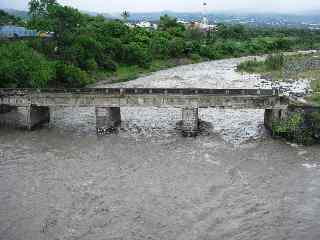 Ancien pont sur la rivire St-Etienne