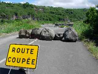 Route coupe au Ouaki