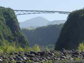 Nouveau pont sur le Bras de la Plaine