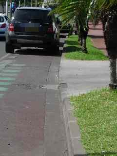 Piste cyclable avec autos