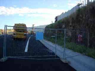 Mur en construction sur la route des Tamarins