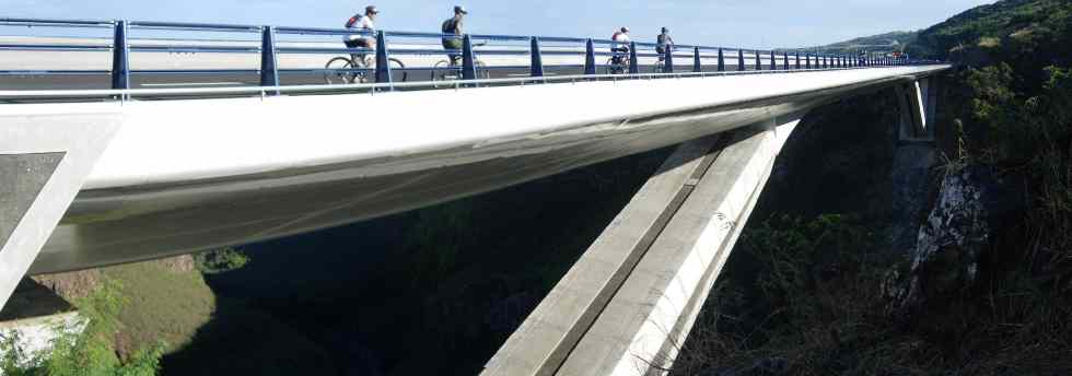 Pont sur la Grande Ravine - Route des Tamarins