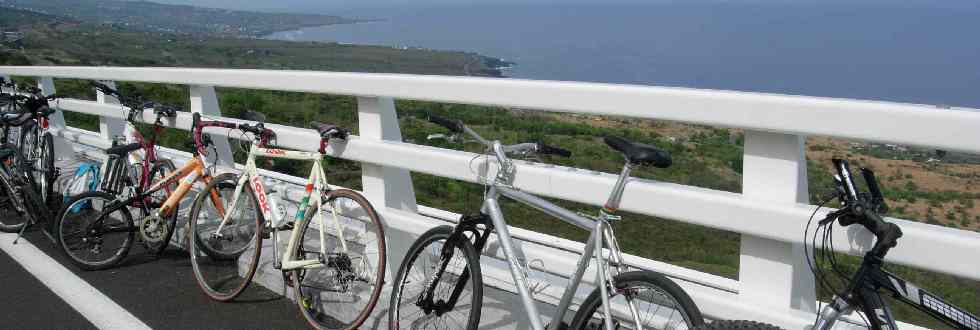 Vélos sur le pont de la ravine des Trois-Bassins