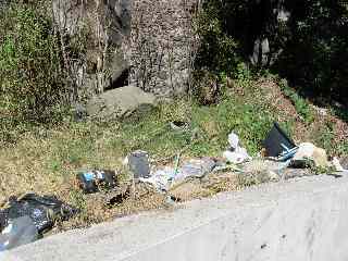 Dépot d'ordures au virage du canal des Aloès