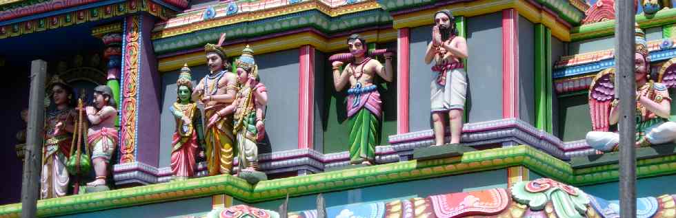 Temple Narassigua Peroumal, statues de la façade