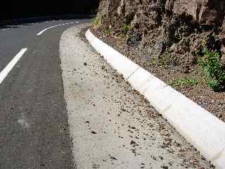 Erosion des pentes le long de la descente vers le rond-point de la Cafrine