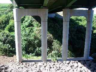 Piles du pont sur la ravine de l'Anse - Déviation de Grands Bois