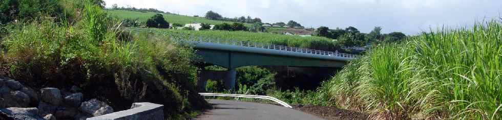 Pont sur la ravine de l'Anse - déviation de Grands Bois