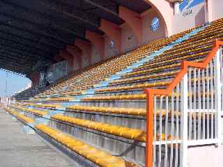 Tribune sud du stade Michel-Volnay