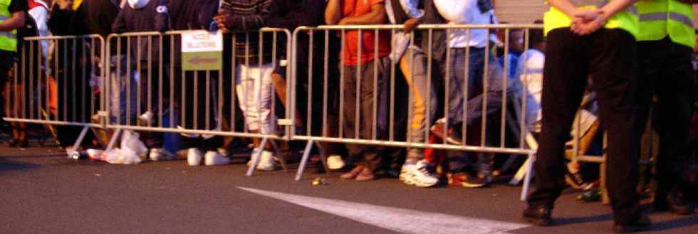 France-Chine - Queue pour l'achat des billets  St-Pierre