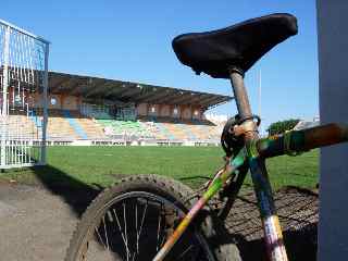 Stade Volnay, tribune couverte