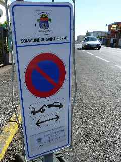 Stationnement interdit rue du Pre Favron