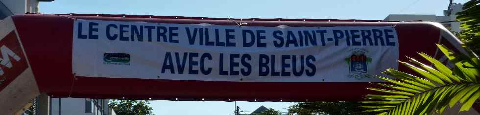 Le centre ville de St-Pierre avec les Bleus !