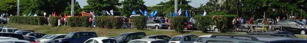 Drapeaux au vent sur le boulevard Hubert-Delisle