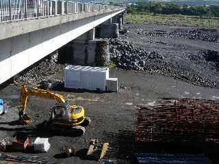 Travaux du nouveau pont sur la rivire St-Etienne