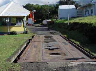 Usine du Gol, pese camion et charge de cannes