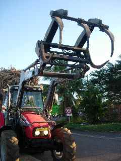 Tracteur et son chargeur de cannes