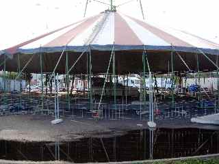 Le chapiteau du cirque Raluy  St-Pierre