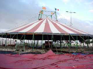 Le chapiteau du cirque Raluy  St-Pierre