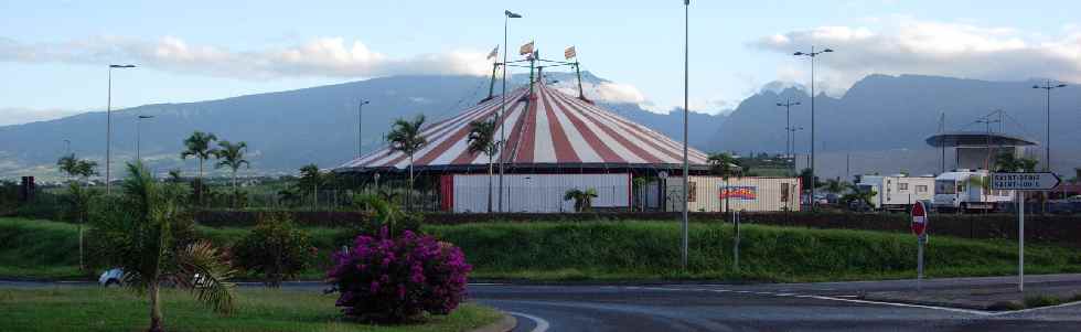 Le chapiteau du cirque Raluy  St-Pierre