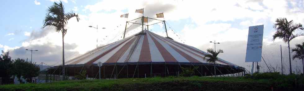 Le chapiteau du cirque Raluy  St-Pierre