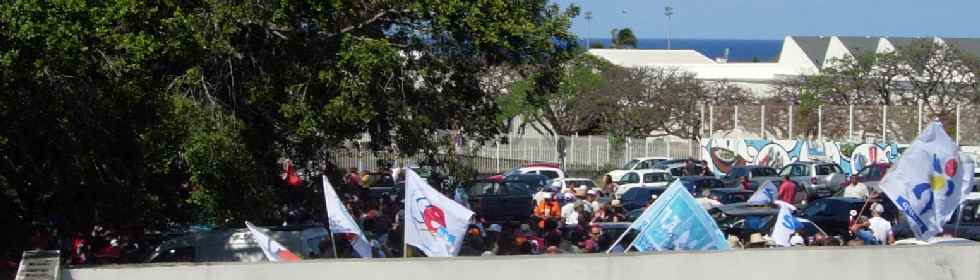 Rassemblement sur le parking du LEP