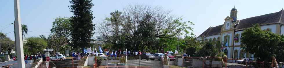 19 octobre 2010 - rassemblement devant la mairie de St-Pierre