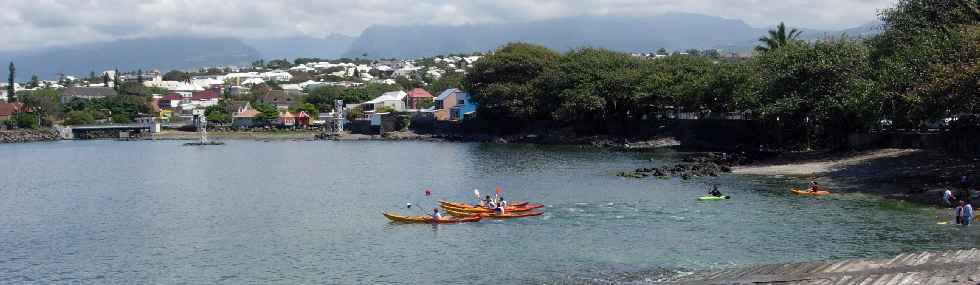 Kayaks dans l'estuaire de la rivière d'Abord
