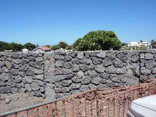 Mur du cimetire, rue Luc-Lorion