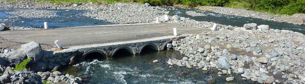 Radier de rive droite au Ouaki