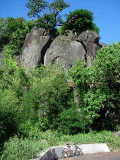 Rempart du Ouaki, ancienne canalisation des Alos