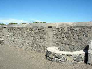 Nouveau mur du cimetire de St-Pierre