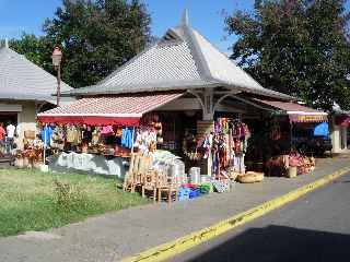 Kiosque sur la place de l'glise  St-Louis