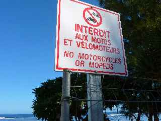 Interdit aux motos et vélomoteurs
