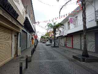 St-Pierre - Rue des Bons-Enfants dserte un dimanche