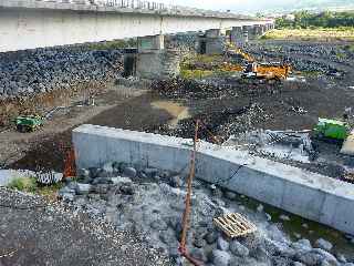 Chantier du nouveau pont sur la rivire Saint-Etienne - Paroi moule